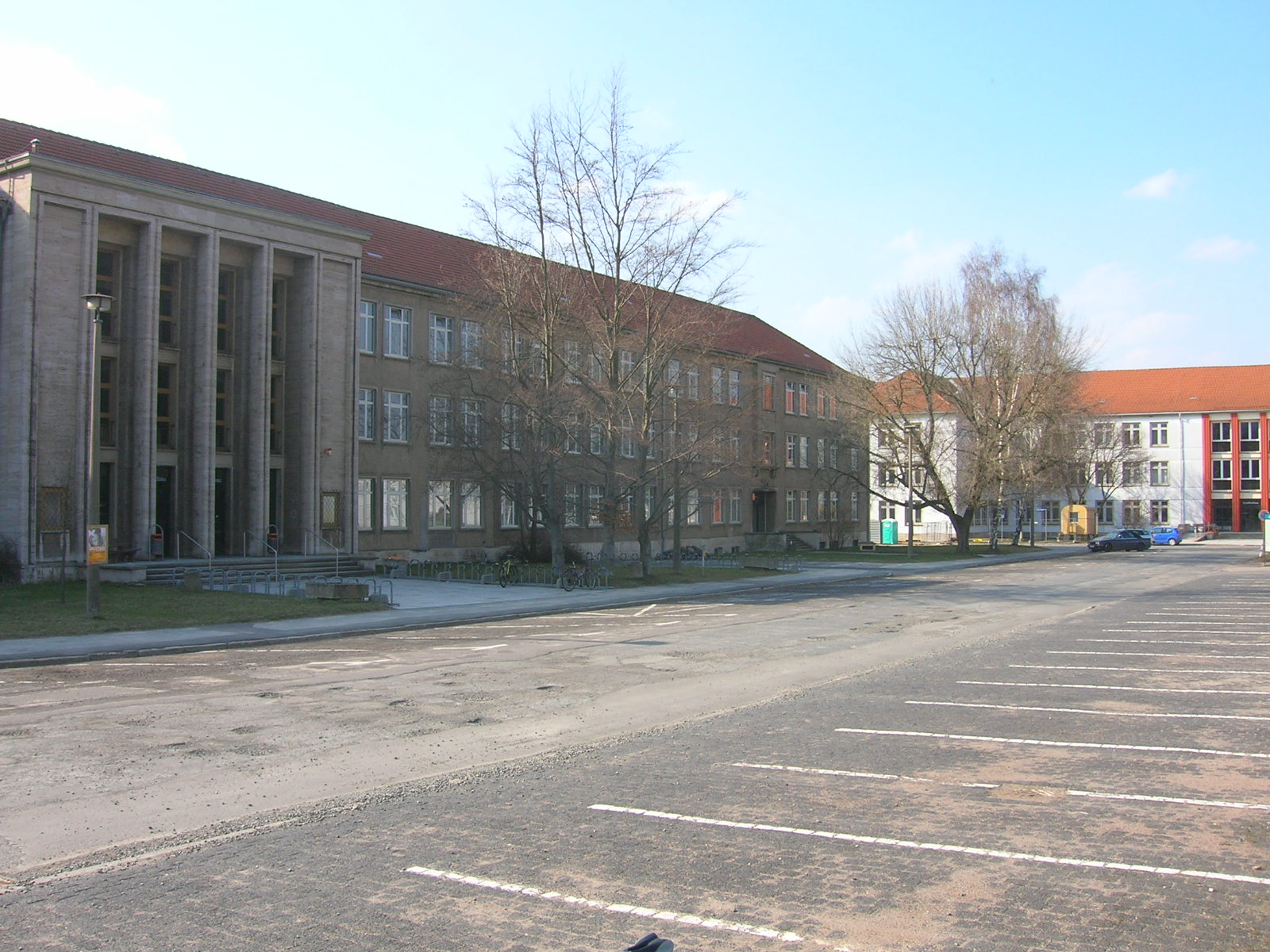 Exploring TU Ilmenau: A Hub of Excellence and Opportunity for Students